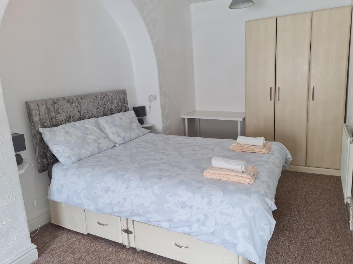 17 Bridge St, 3 Bedroom Flat Абъристуит Екстериор снимка